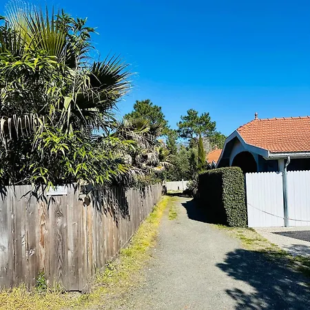 בית נופש Charmante Maison A 150 M De La *