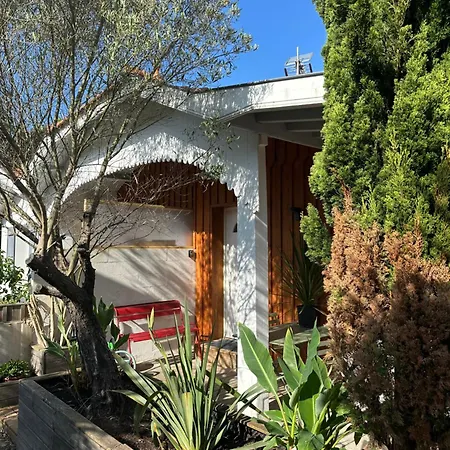 Hébergement de vacances Charmante Maison à 150 M De La