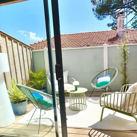 Charmante Maison A 150 M De La *