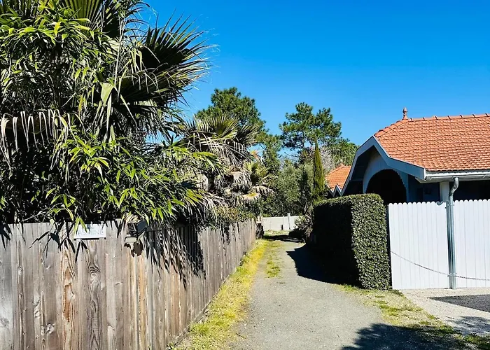 Hébergement de vacances Charmante Maison à 150 M De La *