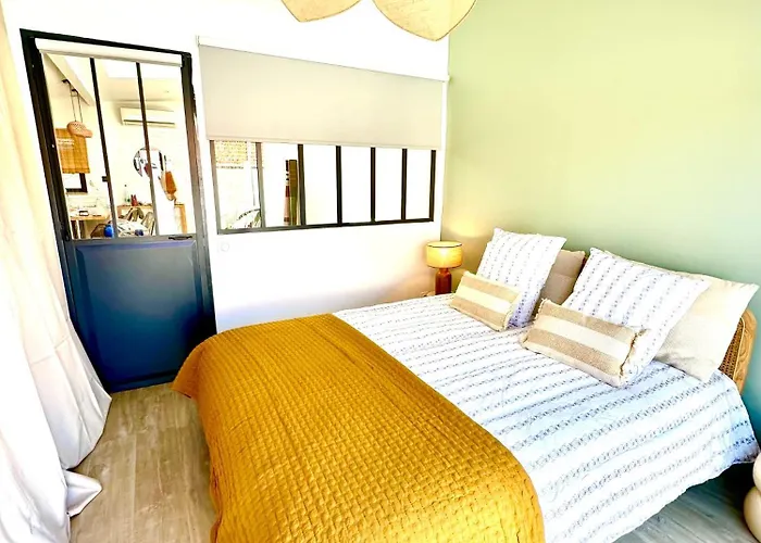 Hébergement de vacances Charmante Maison à 150 M De La *