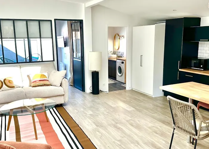 Charmante Maison à 150 M De La *